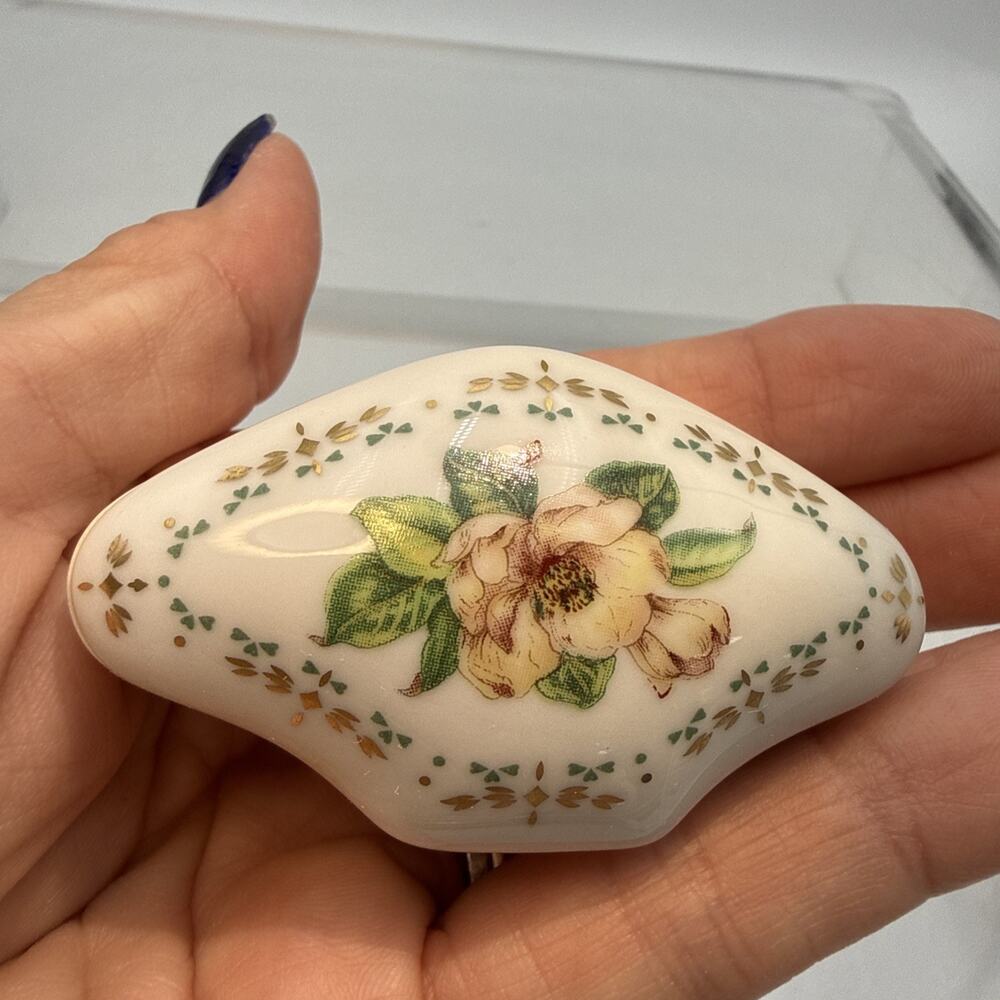 DAR Limoges Porcelain MAGNOLIA Trinket Box Vtg 1981 Flowers Of Colonial America